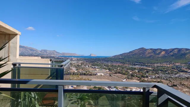 Apartamento de esquina con 2 terrazas 100m2 +16m2 y vistas espectaculares al mar y Benidorm. — 2