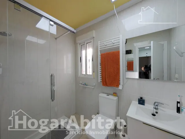 REFORMADO CON TERRAZA, PISCINA Y GARAJE CERCA DE LA PLAYA — 46