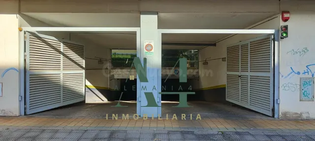 Gran plaza de garaje en el Rodeo - foto 4
