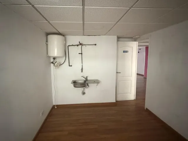 Avenida de la Constitución. Alquiler local comercial 93 m2. — 12