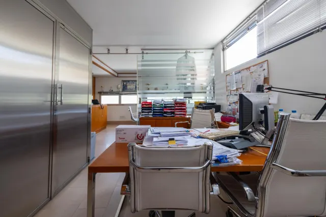 VENTA DE EDIFICIO CONDICIONADA A LA ADQUISICIÓN DE LA PANADERÍA + VIVIENDA + NAVE — 8