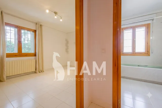Casa en una planta con pabellón de invitados, piscina y garaje – Parcela 1.180 m2 — 33