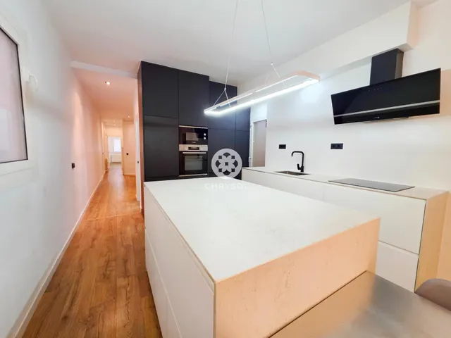 Fantástica vivienda reformada situada en calle Córcega con Nápoles. — 15