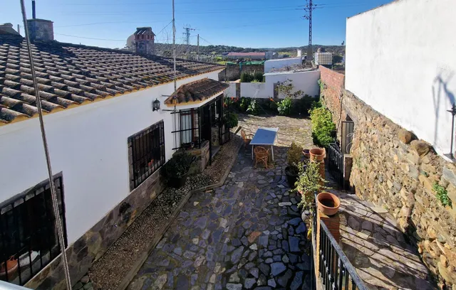 ALQUILER CHALET CON PARCELA EN HIGUERA DE VARGAS — 37