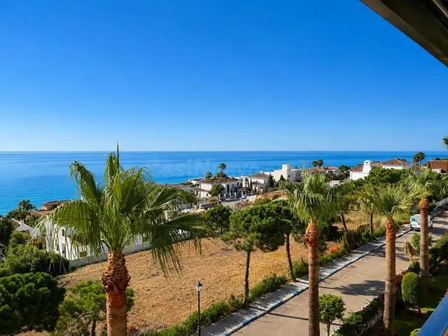 ESPECTACULAR ÁTICO CON IMPRESIONANTES VISTAS AL MAR,