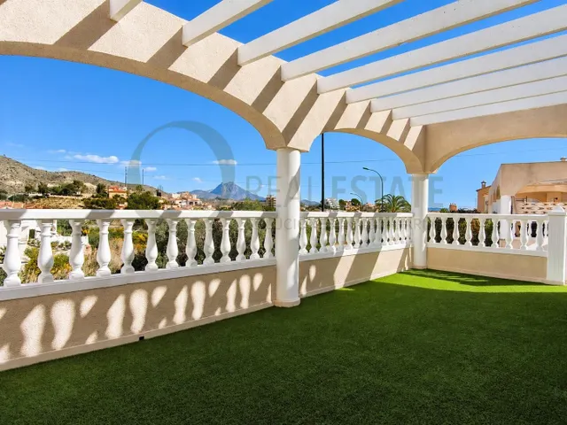 Chalet independiente con jardín y amplias terrazas en Lanuza, El Campello. — 12
