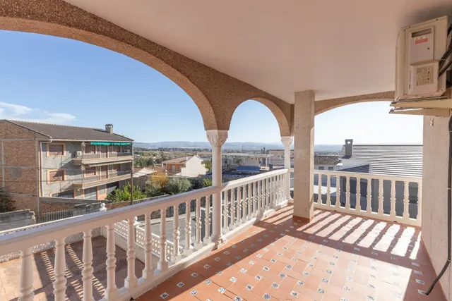 Amplio Triplex en Vega de Granada: Tu Nuevo Hogar Espera por Ti — 3