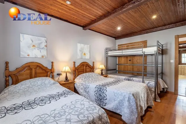 Chalet independiente con pozo propio y placas solares — 19