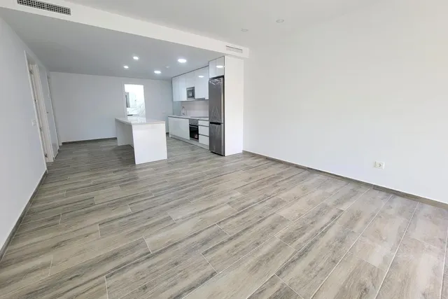 Apartamento moderno (desde 2024 - 148 m2 - 1.ª planta) en Alegria XVIII con piscina interior, sauna y gimnasio, en pleno centro de la ciudad, ¡a tan solo 300 m de Piscinas Naturales/Playa del Cura! — 7
