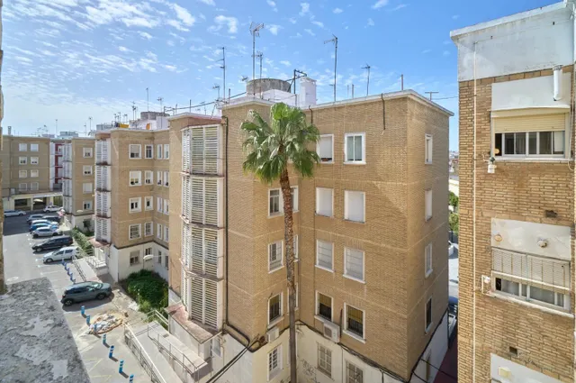 AMPLIO PISO DE 4 DORMITORIOS EN ZONA PIO XII — 17