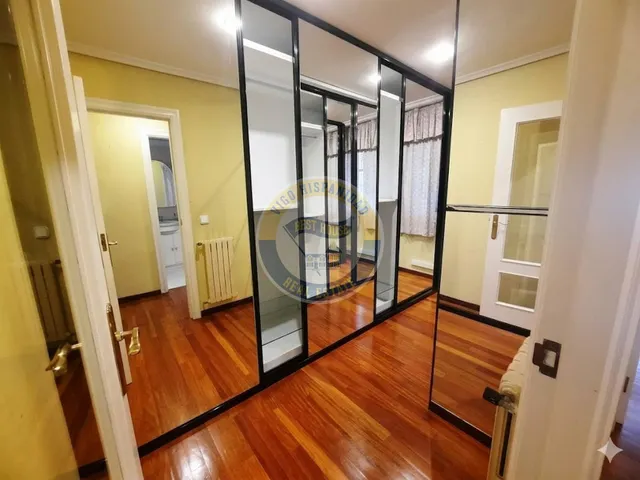 PISAZO DE LUJO CON GARAJE EN ROSALÍA DE CASTRO – VIGO — 10