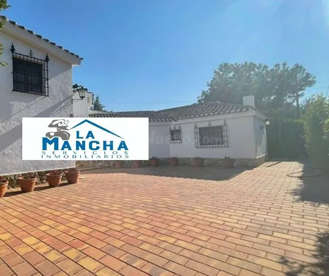 INMOBILIARIA LA MANCHA VENDE CHALET EN AGUA SOL - foto 3