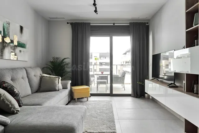 Apartamento moderno con licencia turística en Playa Flamenca - foto 2