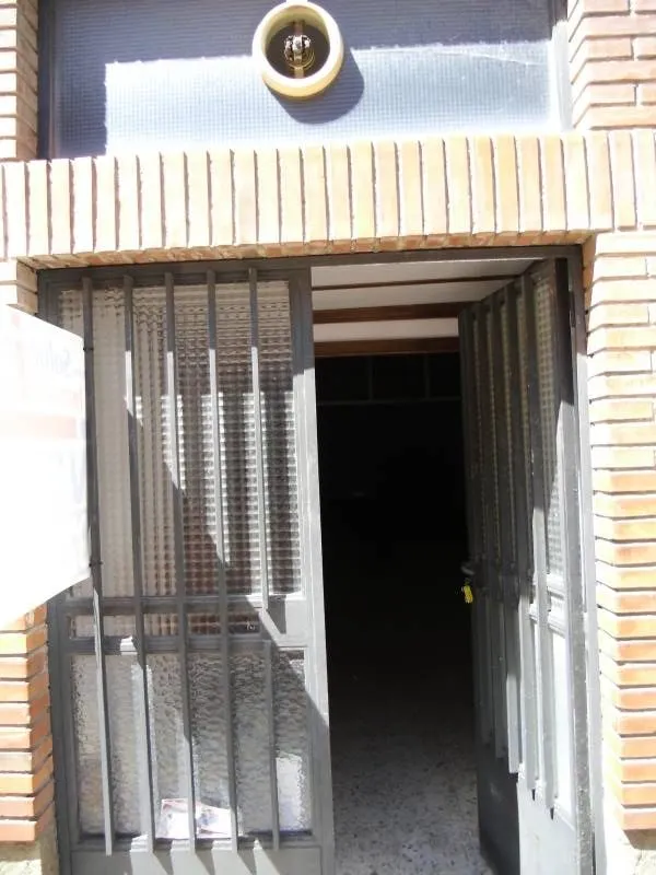 LOCAL EN LA ZONA DEL BARRIO VIDAL — 4