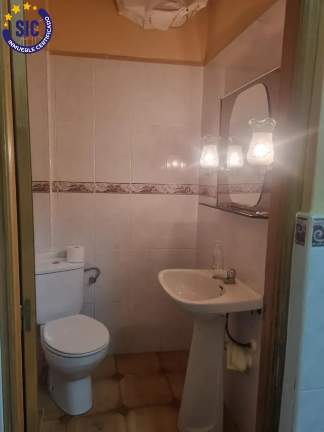 LOCAL COMERCIAL EN PROCESO DE CAMBIO A VIVIENDA CON PLAZA DE GARAJE — 28