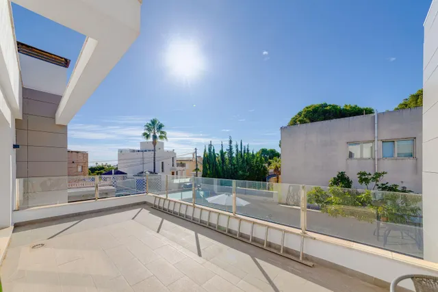Villa en Torrevieja ( los balcones )  de 3 dormitorios y 4 baños cerca del mar — 30