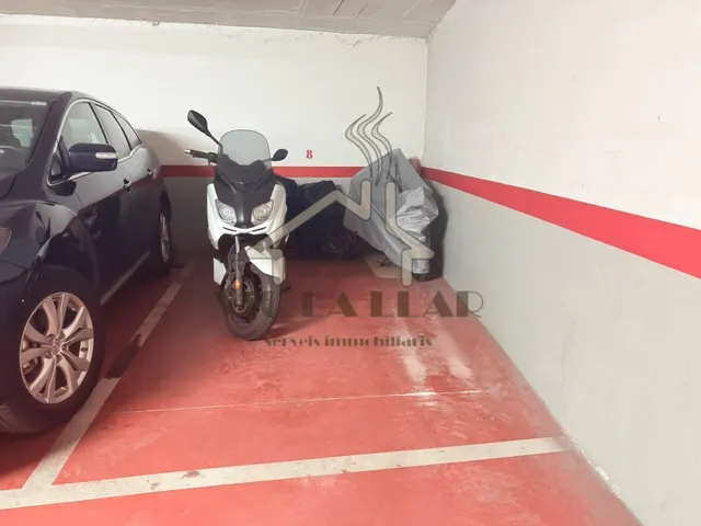EN EXCUSIVA: Piso impecable de 4 habitaciones con suite, balcón y parking en Via Europa — 12