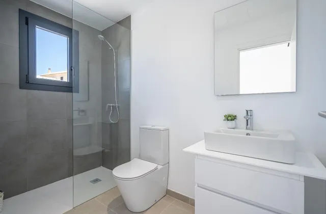 Chalet pareado a estrenar cerca del mar con jardín y aparcamiento — 10