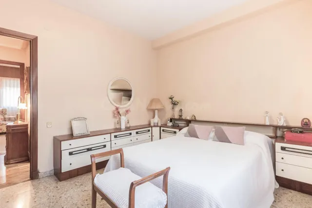Piso 4 habitaciones 140m² en venta - Corte Ingles - foto 3