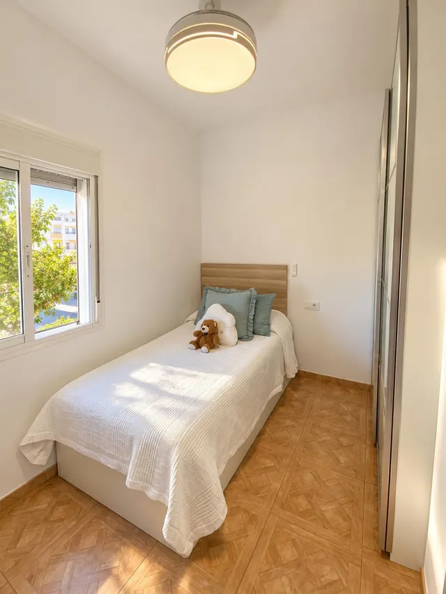 Espectacular vivienda reformada de 130 m2, con dos plazas de aparcamiento y gran patio comunitario en tiro de línea — 8