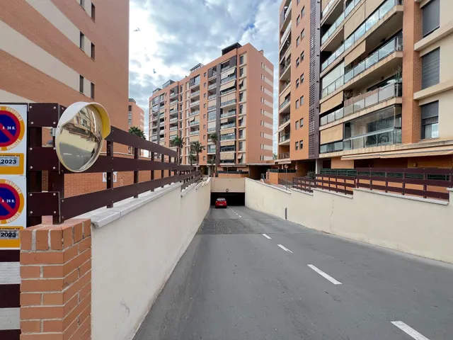 GRAN PISO DE 6 DORMITOTIOS CON PISCINA — 30