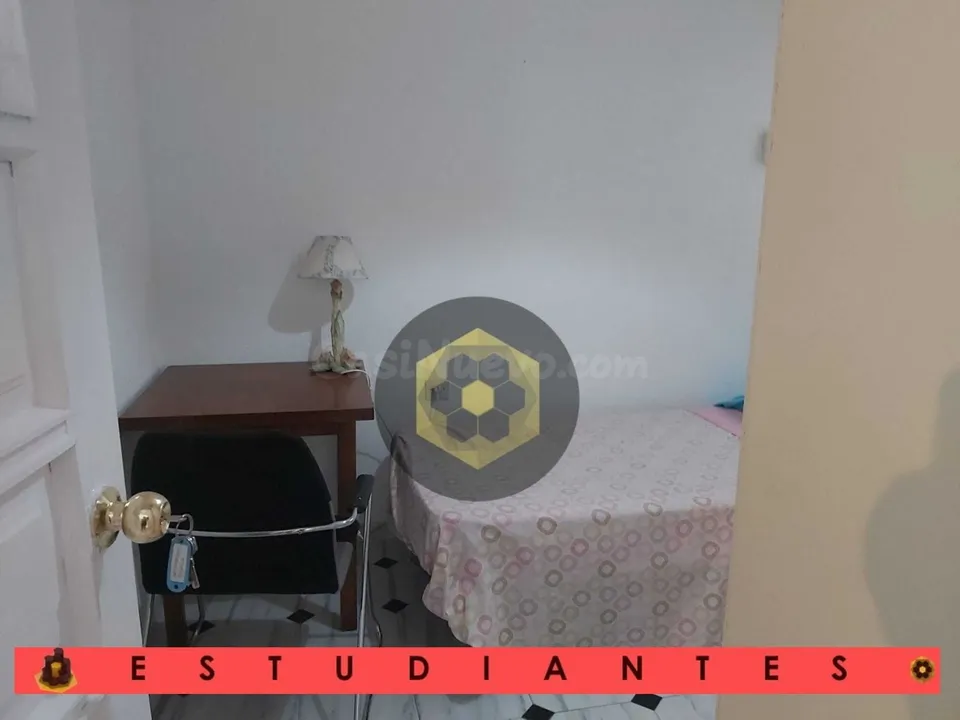 EST/ Piso para ESTUDIANTES de SIETE dormitorios en el CENTRO