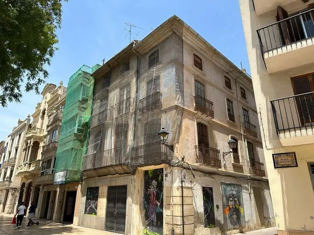 ¡¡SIN COMISIÓN AL COMPRADOR!! EDIFICIO EN VENTA EN PLAZA CON