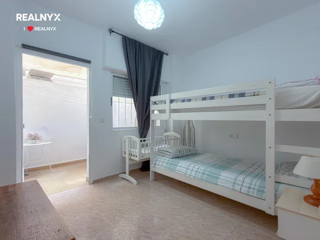Encantador apartamento tipo bungalow con amplia terraza y licencia turística + Piscina comunitaria + Amplio patio — 18