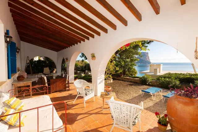 Villa en Primera Linea de Playa en Calpe - foto 2