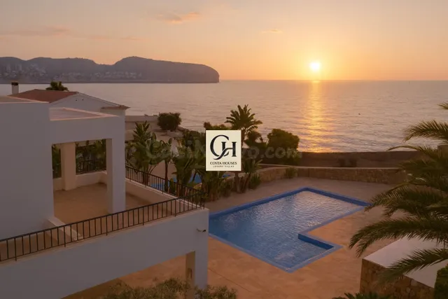 VILLA ANDRAGO · LUJO Y EXCLUSIVIDAD EN PRIMERA LINEA DE MAR 