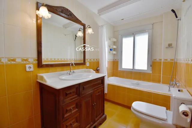 ZONA CENTRO-  Piso de 3 dormitorios y terraza. Ascensor. — 26