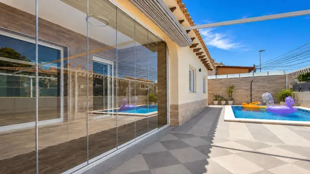 Casa reformada de 5 dormitorios con piscina privada, gran terraza y placas solares en Los Balcones — 27