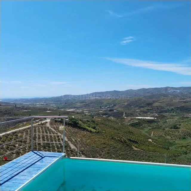 Villa exclusiva con piscina y vistas en Vélez-Málaga por €415,000 — 5