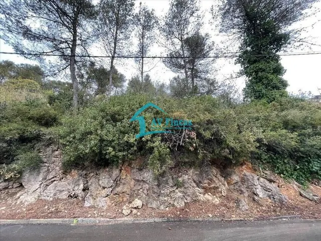 TERRENO URBANO EN VALLIRANA (Barcelona). — 3