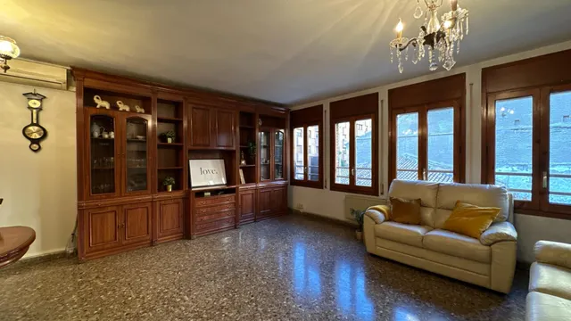 Exclusiva vivienda de 4 dormitorios con amplia plaza de garaje en pleno centro de Zaragoza — 26