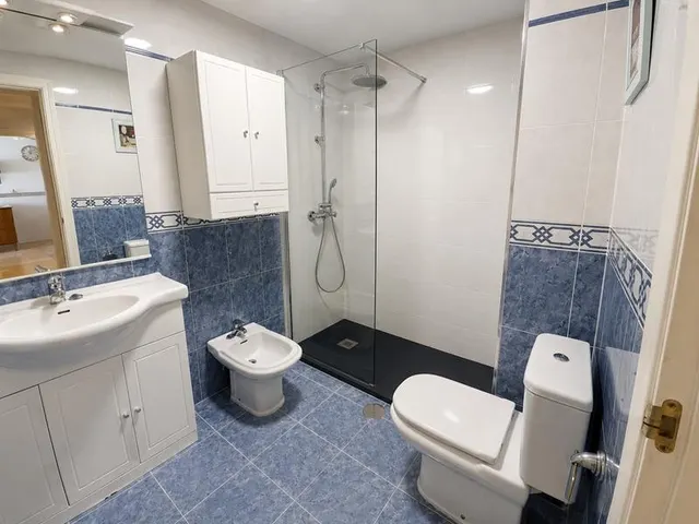 EXCLUSIVO PISO EN ALQUILER  CON VISTAS AL MAR EN SABINILLAS  LARGA TEMPORADA — 12