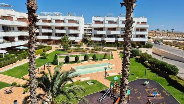 Apartamento con vistas despejadas en la exclusiva urbanización de terrazas de campoamor — 2