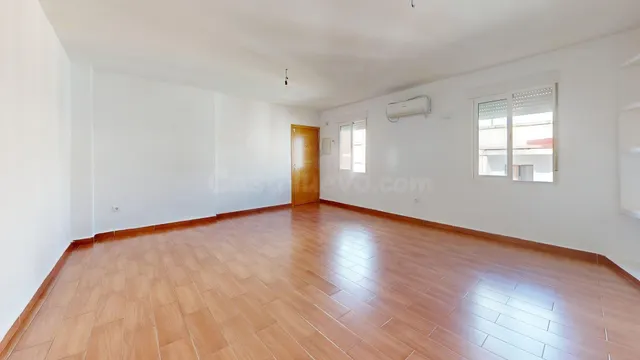 VIVIENDA REFORMADA, SITUADA EN CIUDAD JARDIN DE TRES habitaciones CONVERTIDOS EN DOS. IDEAL PARA INVERSORES!!! — 4