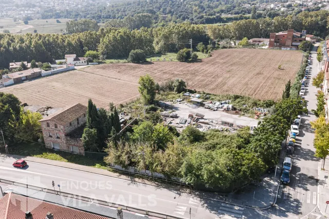 Solar edificable + masia para reformar — 31
