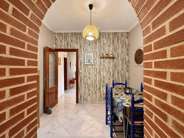 Chalet con piscina en parcela rústica, a tan solo 1,5 km de San Vicente del Raspeig — 28