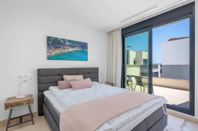 Villa moderna con piscina privada, 3 dormitorios y 3 baños. — 21