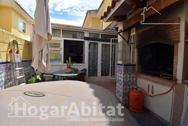 SEMINUEVO, AMPLIO Y LUMINOSO CON TERRAZA Y JACUZZI — 30