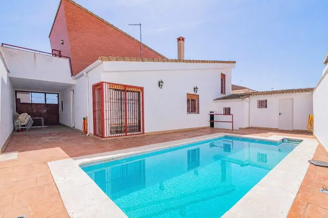¡Espectacular Chalet en Tocon, Illora con piscina privada!