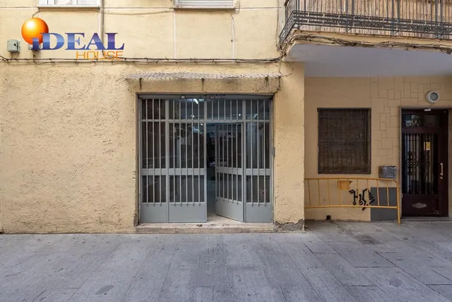 Estos dos grandes locales en pleno centro de Granada ofrecen una oportunidad única para tu negocio. — 3