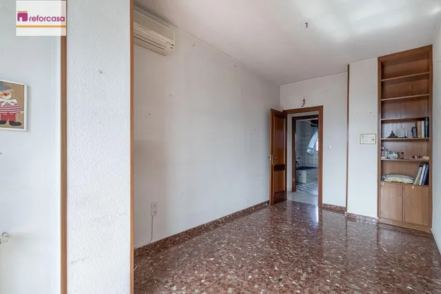 Piso con vistas a Sierra Nevada en Paseo del Salón. — 18