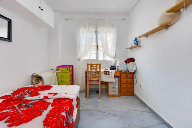 Bungalow planta alta reformado, en residencial con piscina comunitaria — 16