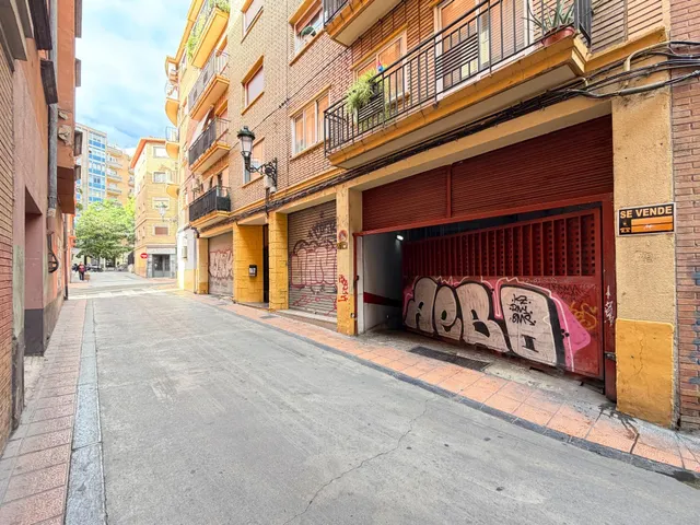 Se vende plaza de garaje para coche grande o suv en la magdalena - Zaragoza — 10