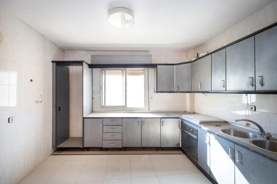 SE VENDE AMPLIO PISO EXTERIOR EN DÚRCAL GRANADA INCLUYE LOCAL