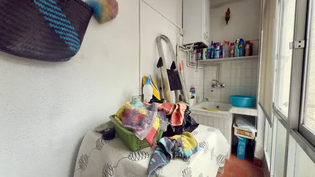 ¡Tu nuevo hogar en este encantador piso en un edificio con carácter del año 1975 y 4 habitaciones! — 44