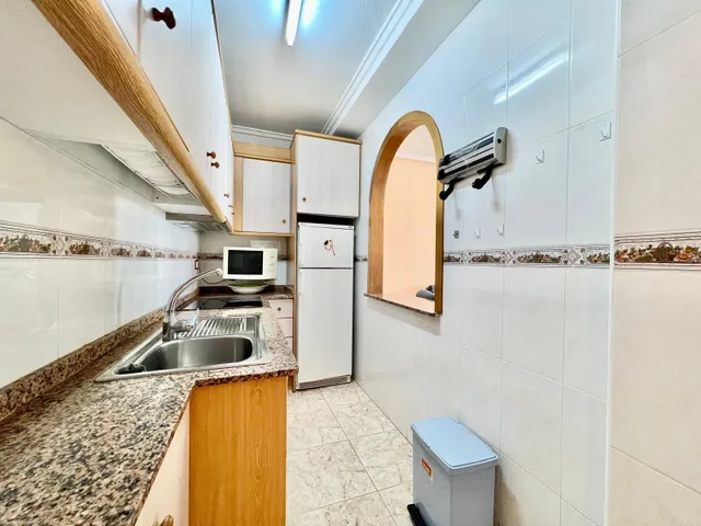 IMPECABLE VIVIENDA DE 2 habitaciones + PARKING EN PLENA AVENIDA DE LAS HABANERAS, A TAN SOLO 450m DE LA PLAYA — 28